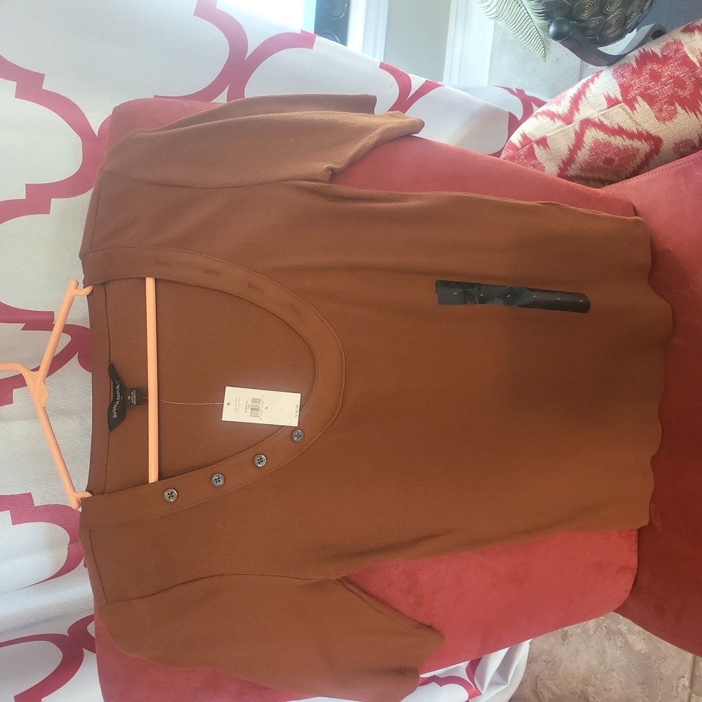Banana Republic 3/4 sleeve new w/tag size small and brown in color.